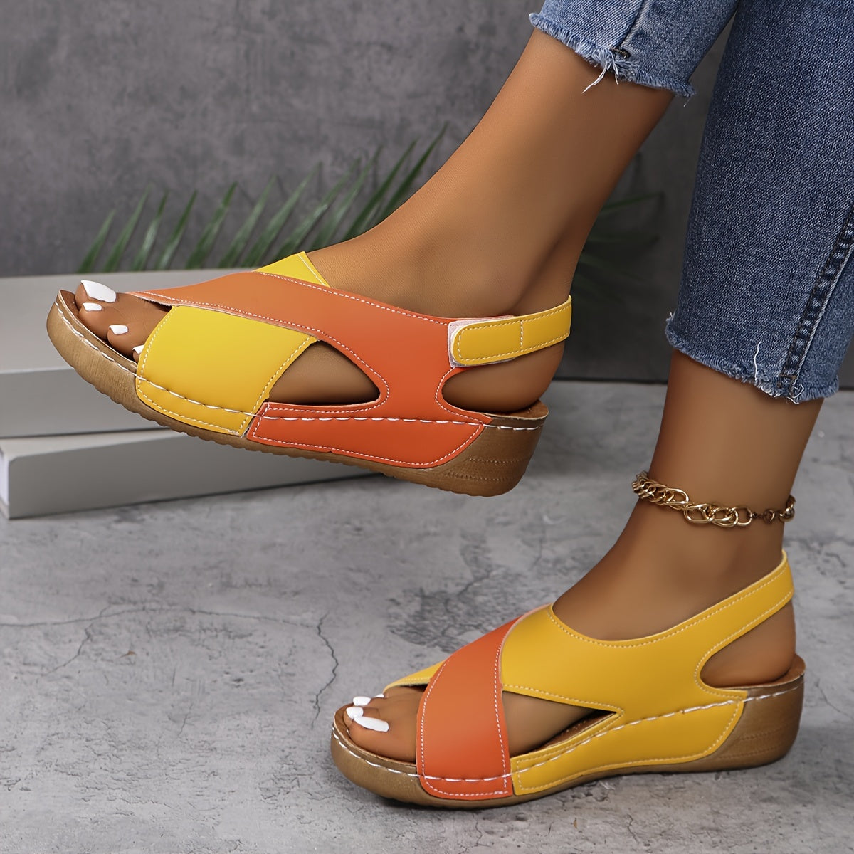 Breathable women's comfort sandals for all-day wear