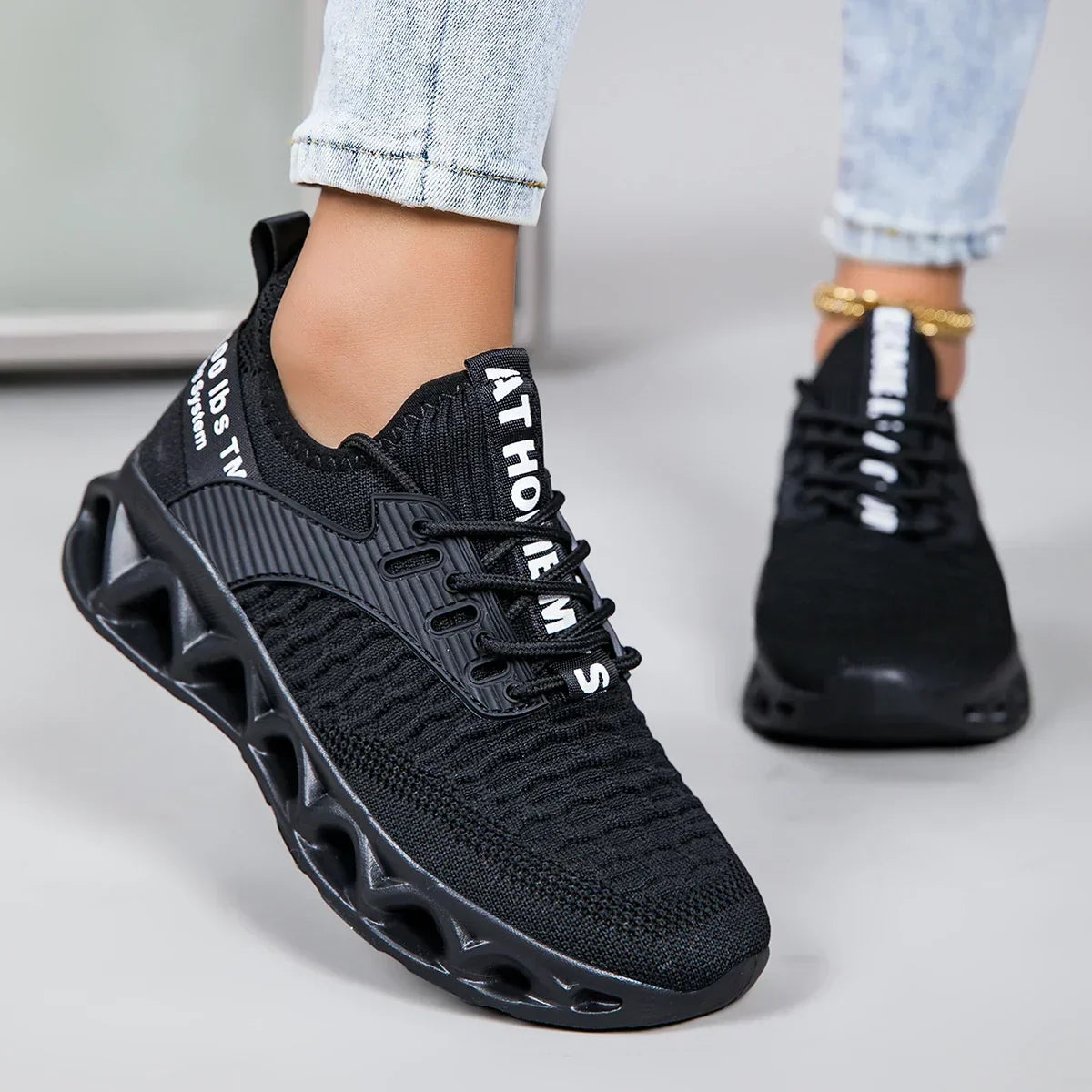 Cushioned comfort sneakers in Black